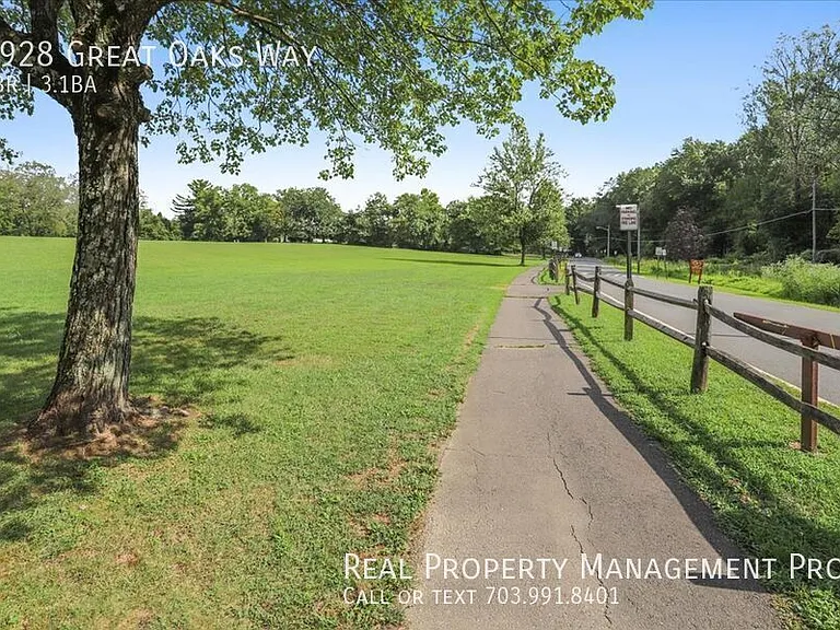 9928 Great Oaks Way — Photo 53