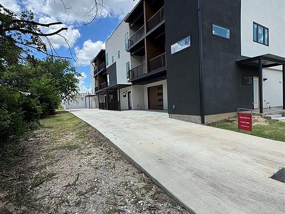 2nd image of 715 Ogden St #102