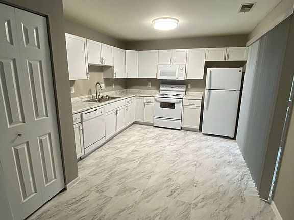 5th image of 1153 Wells St APT 15