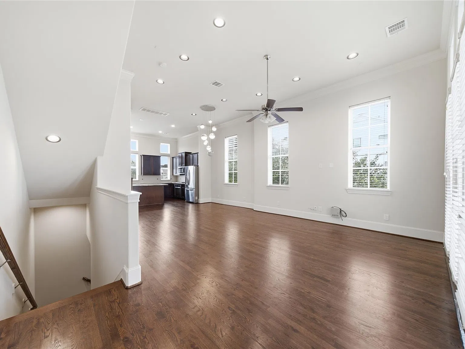 3 bed, 3.5 bath, 2075 sqft, $3,200 — Photo 4