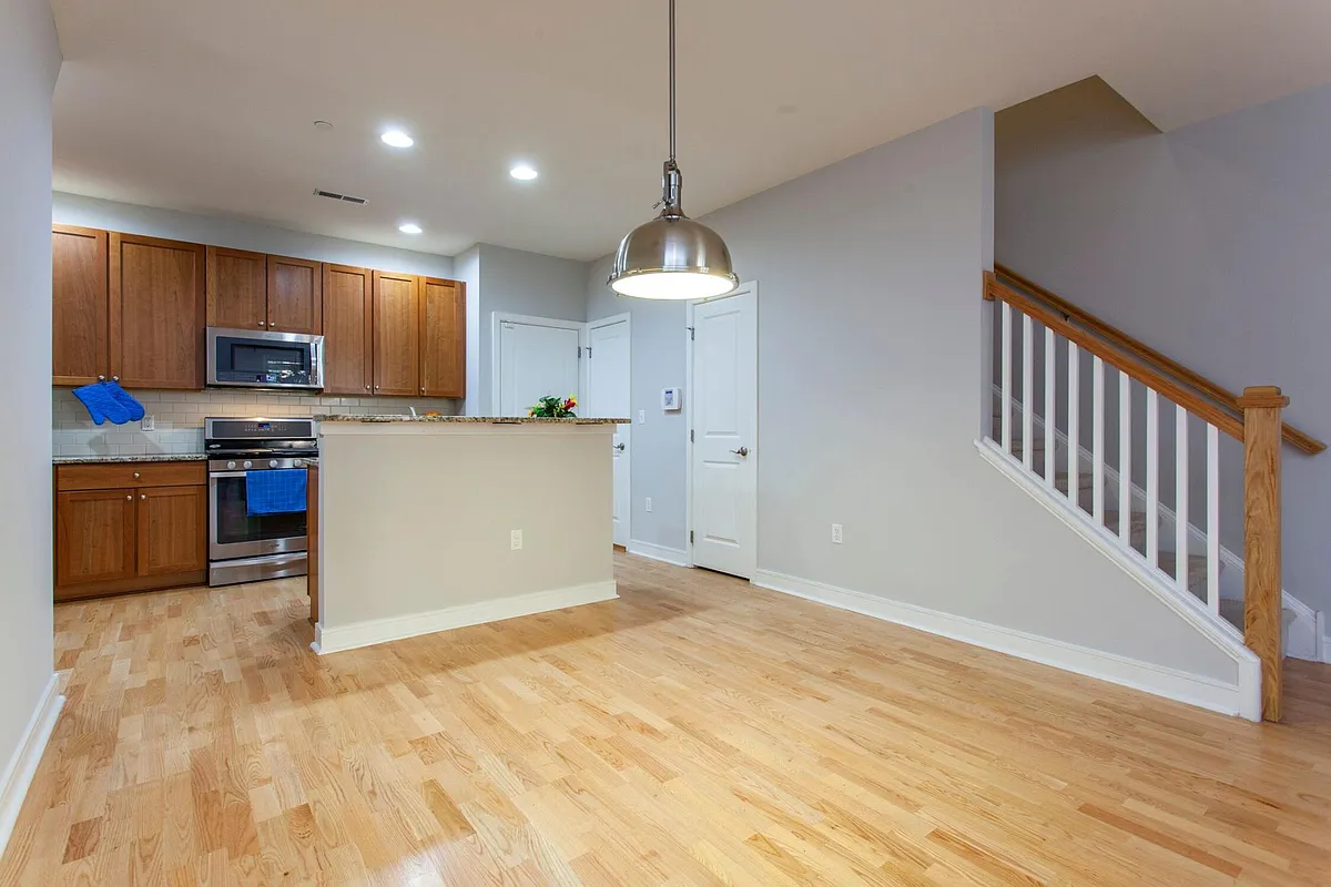 Building Photo - 106 Brinley Ct