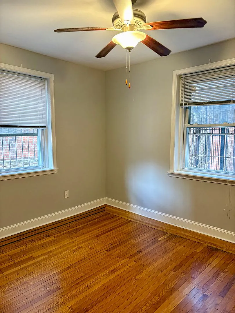 4900 Pine St. — Photo 4