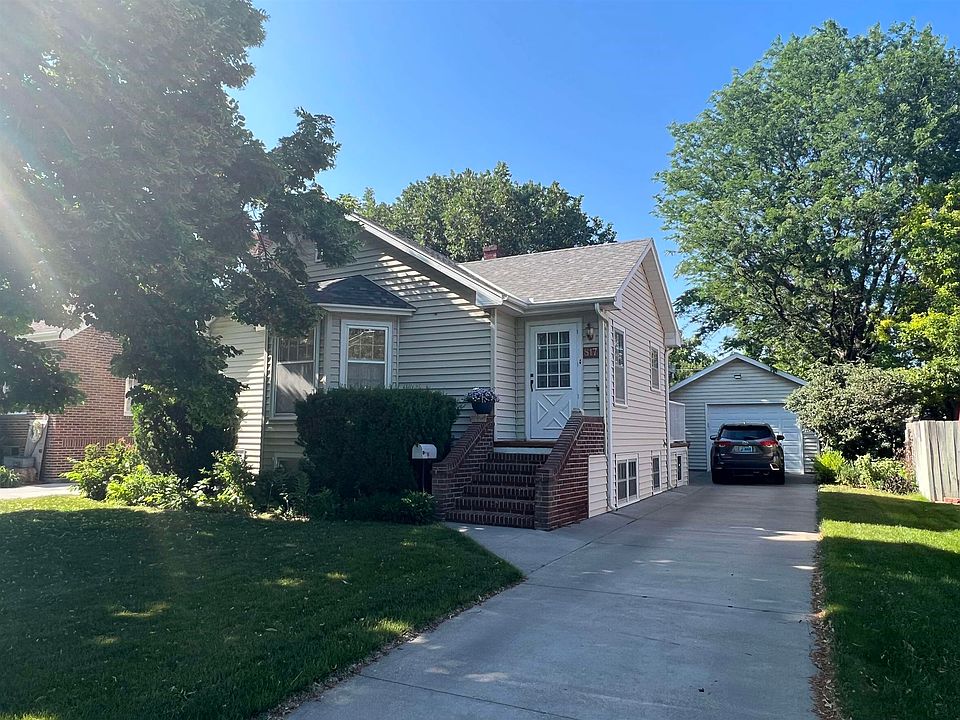 1st image of 817 E B Street