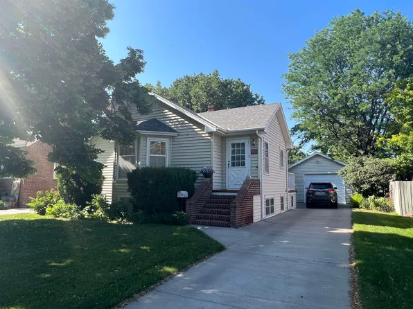 817 E B Street, North Platte, NE 69101