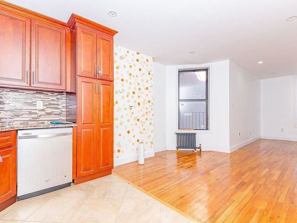 1st image of 51 Quincy St APT 3