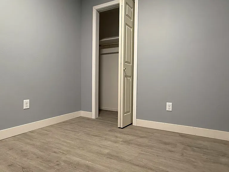 402 S Bailey Ave — Photo 16