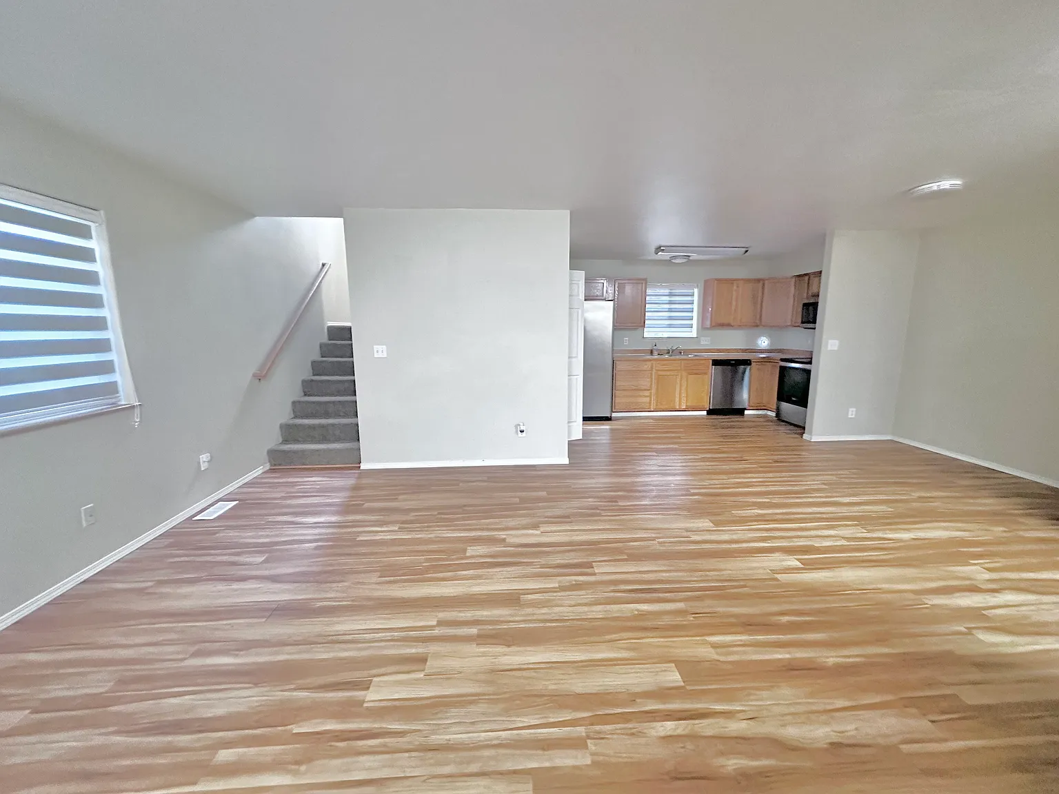 4 bed, 1.5 bath, 1450 sqft, $2,300 — Photo 3