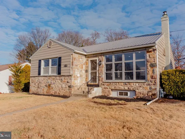 955 N Hills Blvd, Pottstown, PA 19464
