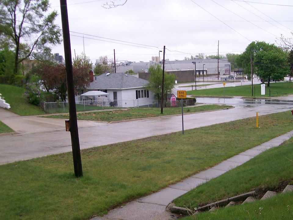 2nd image of 2176 Denmark St
