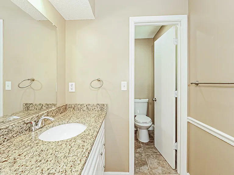 9004 Arlington Ct — Photo 13