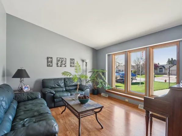 500 East Quail RUN, Oak Creek, WI 53154
