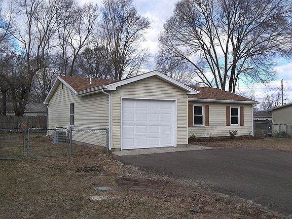 2nd image of 1825 Michaels St
