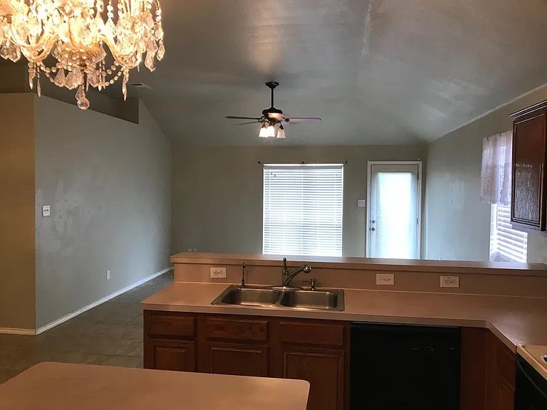 713 Cooper Ln — Photo 5