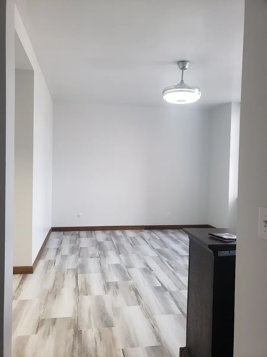 Building Photo - 123 N Locust St #2