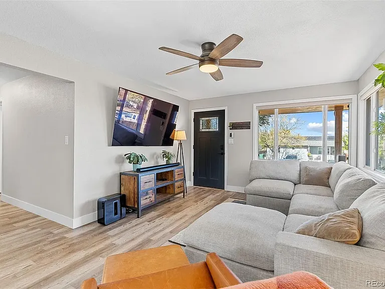 1460 W Alaska Pl — Photo 6