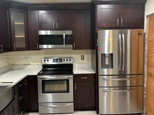 10837 NW 8th St, Pembroke Pines, FL 33026