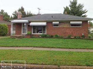 31360 W Wind Dr, Fraser, MI 48026