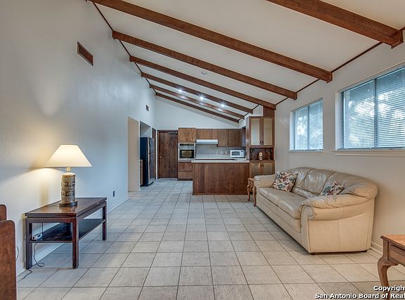 5th image of 102 Northaven St