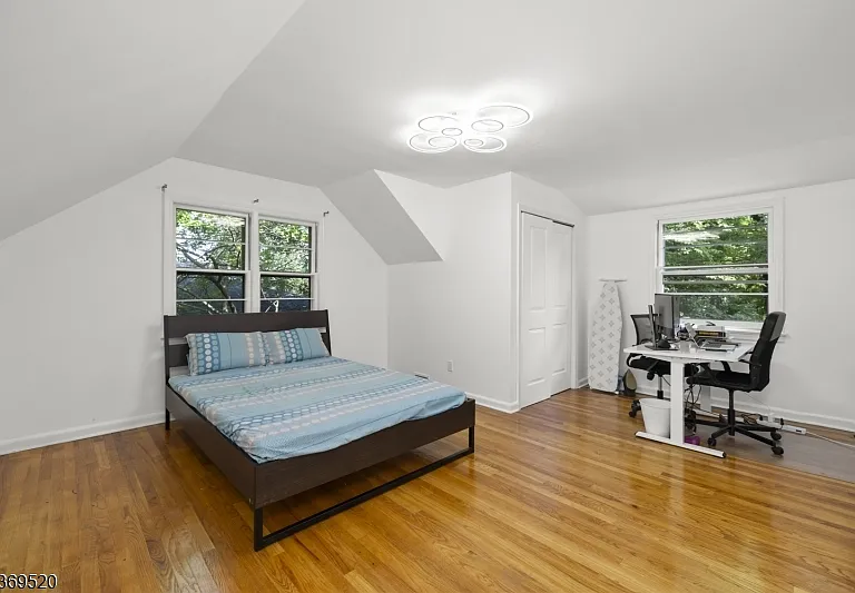 400 Hobart Ave — Photo 14