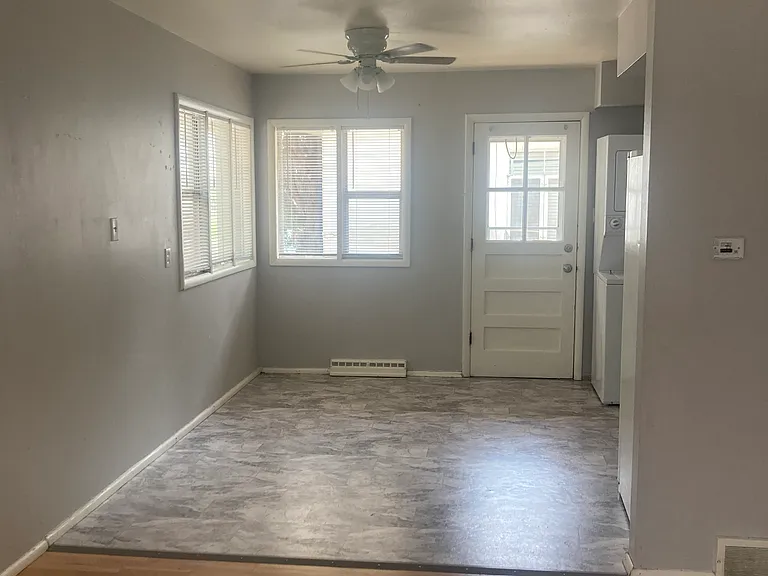 20 N Logan Ave — Photo 4