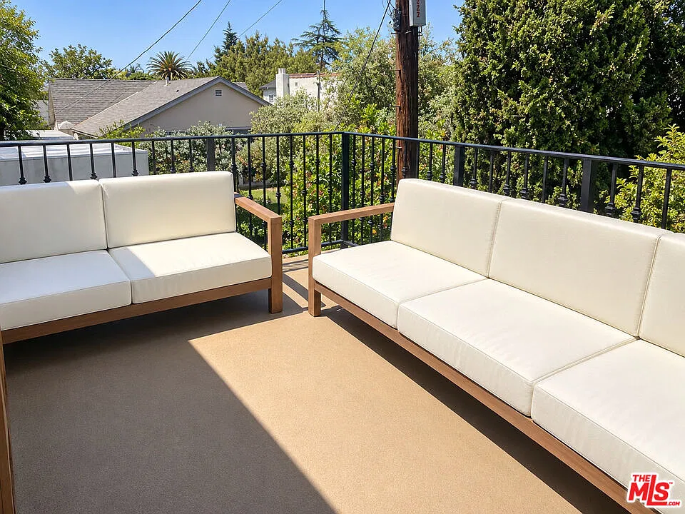 1 bed, 1.5 bath, 1104 sqft, $3,500 — Photo 4