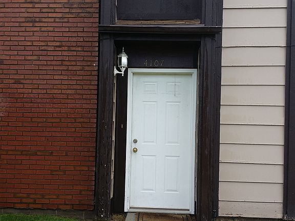 2nd image of 4107 S Greyhackle Ln