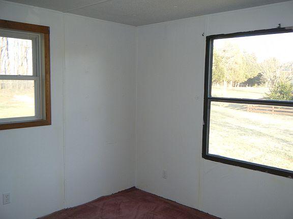 4th image of 1684 Hahns Ln