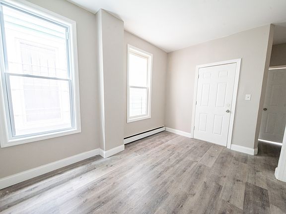 3rd image of 131 S 8th St Floor 1