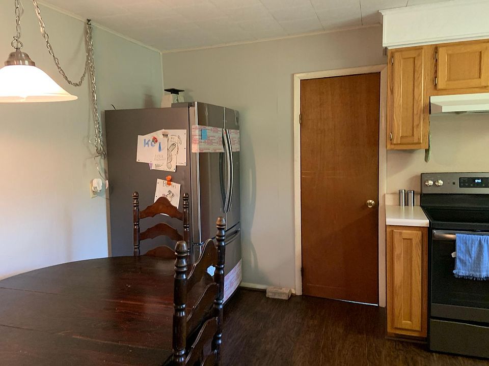 2nd image of 320 Morse Ave