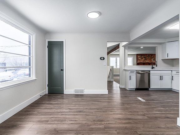 3rd image of 2728 W Heroy Ave
