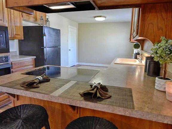 Pass-thru bar in kitchen with ceramic cook top and built in appliances