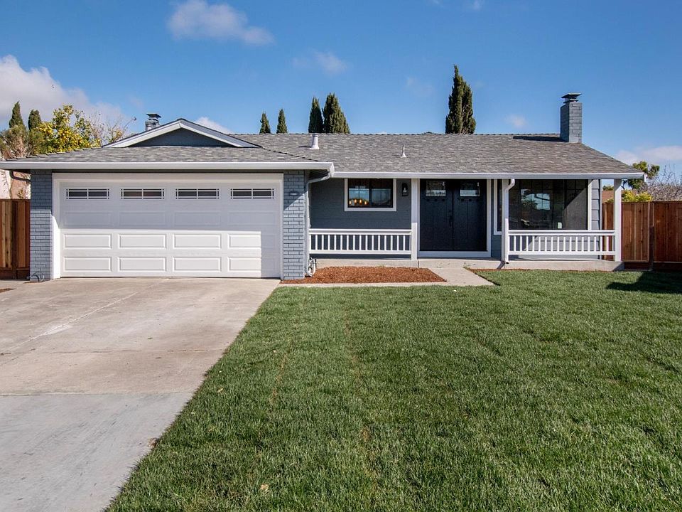 1st image of 32463 Lois Way