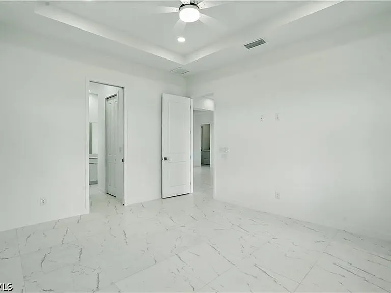 472 Rajah St — Photo 21