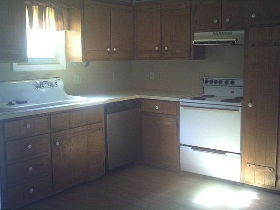 3rd image of 3303 Evelyn Dr