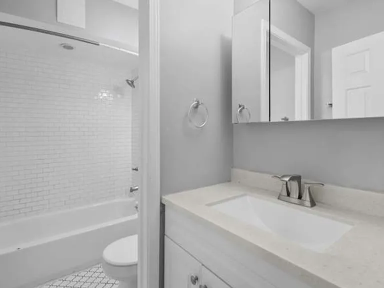4520 S Saint Lawrence Ave — Photo 5