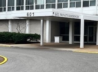 601 E 32nd St APT 1202, Chicago, IL 60616