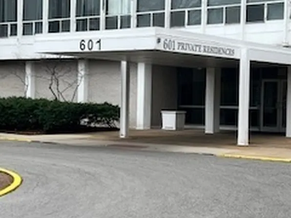 601 E 32nd St APT 1202, Chicago, IL 60616