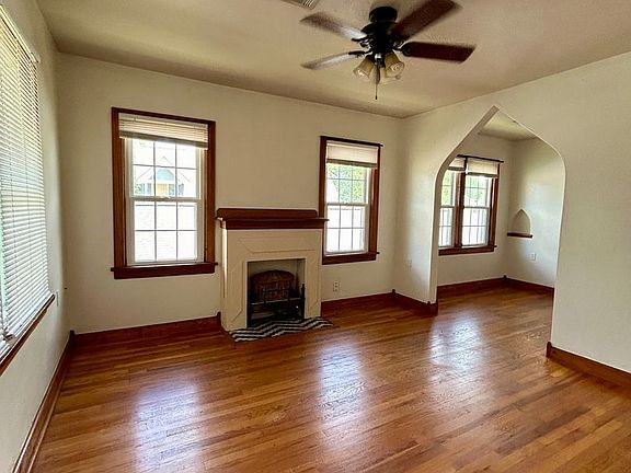 2nd image of 323 S Duck St #2