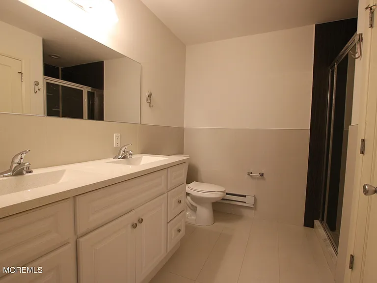 1003 Bond St #5 — Photo 7