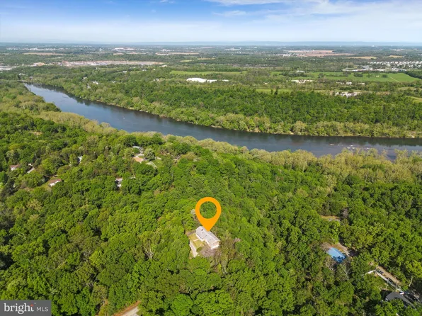 516 Great Oak Ln, Harpers Ferry, WV 25425