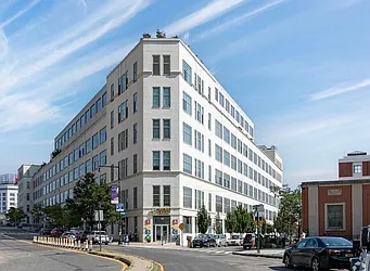 Arris Lofts at 27-28 Thomson Avenue in Hunters Point