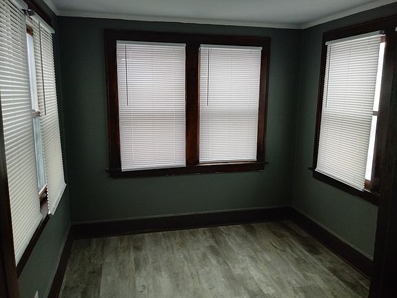 3rd image of 1031 Knox Ave N APT 4