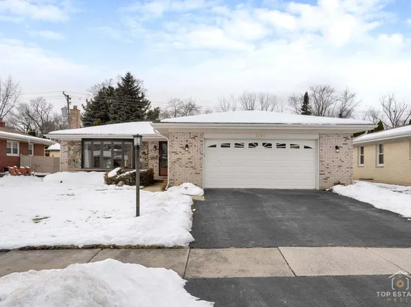 1018 S Beechwood Dr, Mount Prospect, IL 60056