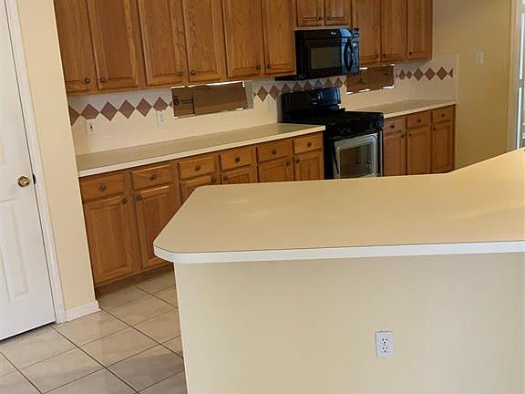 4th image of 1048 Hampshire Ln