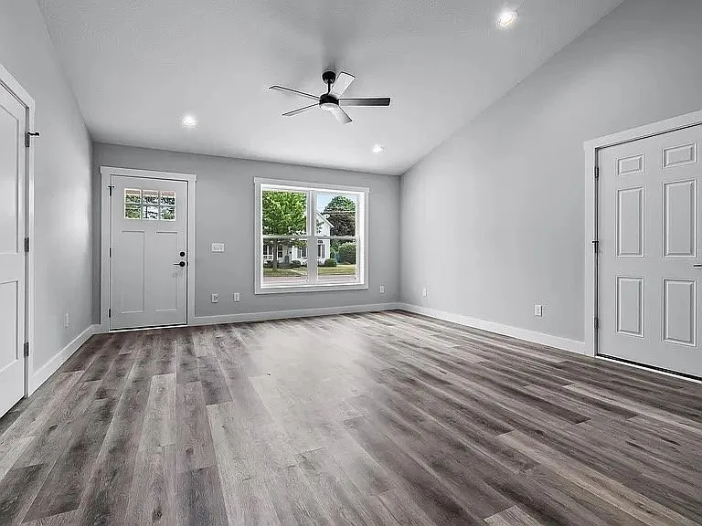 1108 Greenville Way — Photo 6