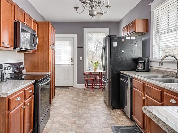 4th image of 404 E Whittington St