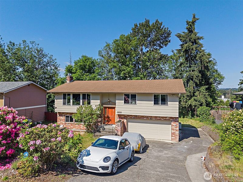 3rd image of 2521 Talbot Crest Drive S