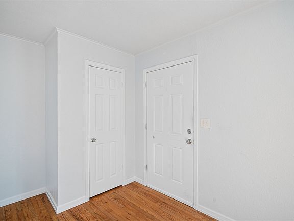 4th image of 408 N Cedar St