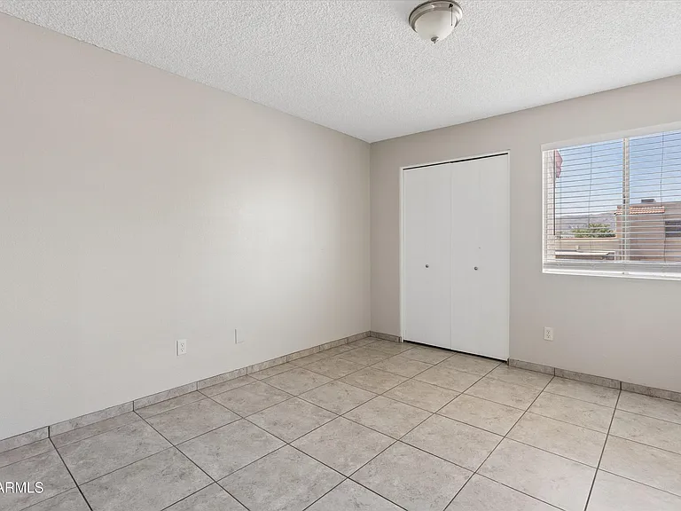 407 E Pecan Rd — Photo 19