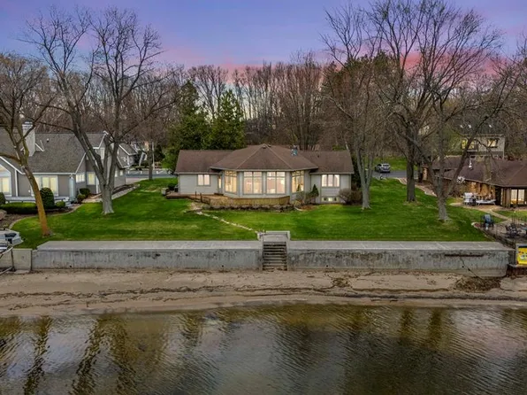 6051 Sunset Shores Rd, Luxemburg, WI 54217